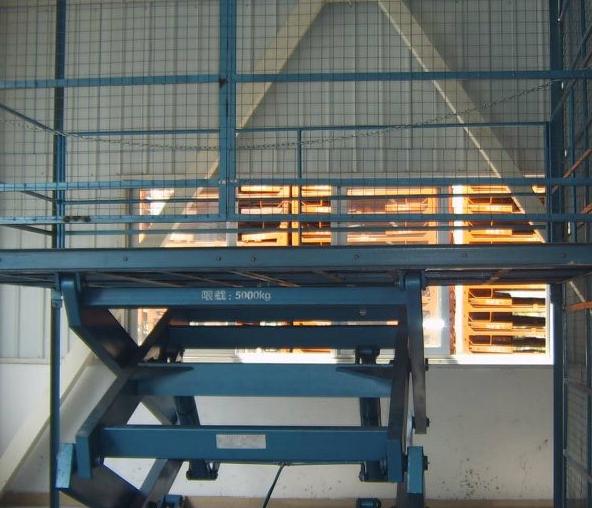 剪叉貨梯升降平臺(tái) 剪叉貨梯升降平臺(tái)